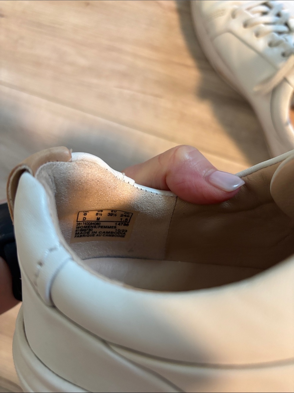 Clarks Cream White Leather Low-Top Sneakers - Picture 7 of 7